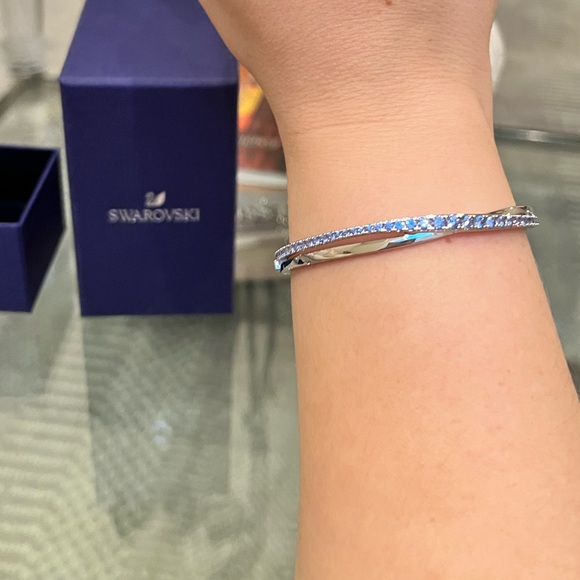 𝐒𝐰𝐚𝐫𝐨𝐯𝐬𝐤𝐢 𝐍𝐖𝐓 Twist Rows Bracelet Blue Rhodium Plated - Picture 6 of 11